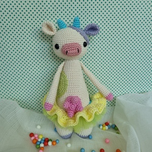 Horgolt szivárványos tehénke amigurumi, Játék & Sport, Plüssállat & Játékfigura, Más figura, Horgolás, MESKA