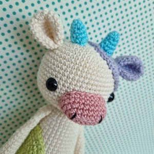 Horgolt szivárványos tehénke amigurumi - játék & sport - plüssállat & játékfigura - más figura - Meska.hu