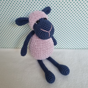 Horgolt rózsaszín-sötétkék bárány amigurumi - játék & sport - plüssállat & játékfigura - plüss bárány - Meska.hu