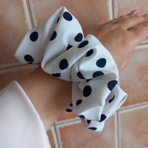Óriás pöttyös scrunchie - ruha & divat - hajdísz & hajcsat - hajgumi - Meska.hu