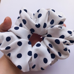 Óriás pöttyös scrunchie - ruha & divat - hajdísz & hajcsat - hajgumi - Meska.hu