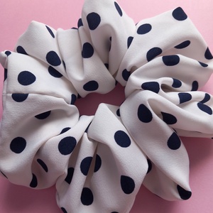 Óriás pöttyös scrunchie - ruha & divat - hajdísz & hajcsat - hajgumi - Meska.hu
