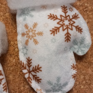 Filc karácsonyi kesztyű dekoráció - karácsony - karácsonyi lakásdekoráció - karácsonyfadíszek - Meska.hu