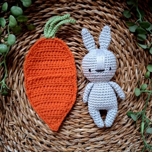 Horgolt nyuszi répában - Húsvéti nyuszi - játék & sport - plüssállat & játékfigura - nyuszi - Meska.hu