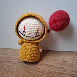 Horgolt bohóc pennywise, Otthon & Életmód, Dekoráció, Halloween, Halloweeni figurák, Horgolás, MESKA