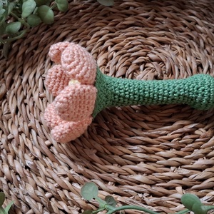 Horgolt csörgő - virágos - játék & sport - 3 éves kor alattiaknak - csörgő - Meska.hu