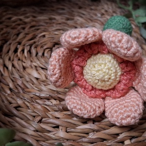 Horgolt csörgő - virágos - játék & sport - 3 éves kor alattiaknak - csörgő - Meska.hu