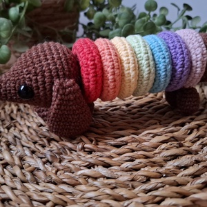 Horgolt tacskó készségfejlesztő játék - Meska.hu