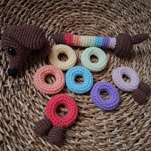 Horgolt tacskó készségfejlesztő játék - játék & sport - készségfejlesztő és logikai játék - oktató játékok - Meska.hu