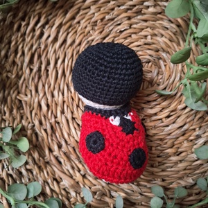 Horgolt katica- öltöztethető katica - játék & sport - plüssállat & játékfigura - más figura - Meska.hu