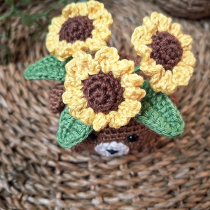 Horgolt virág - napraforgó csokor macis kaspóban - otthon & életmód - virágdekoráció - virágdíszek - virágdísz kaspóban - Meska.hu