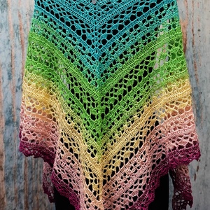 Vidám színű horgolt csipke kendő - Meska.hu