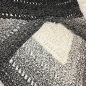 Horgolt vállkendő/ poncho - ruha & divat - sál, sapka, kendő - vállkendő - Meska.hu