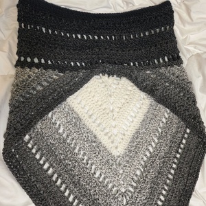 Horgolt vállkendő/ poncho - ruha & divat - sál, sapka, kendő - vállkendő - Meska.hu