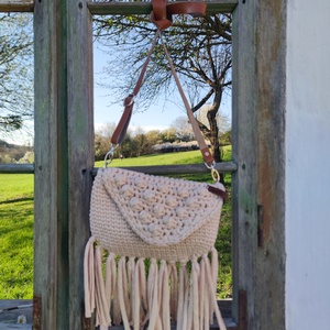 Bogyós -rojtos boho -chic táska - krémszínű , Táska & Tok, Bevásárlás & Shopper táska, Shopper, textiltáska, szatyor, , MESKA