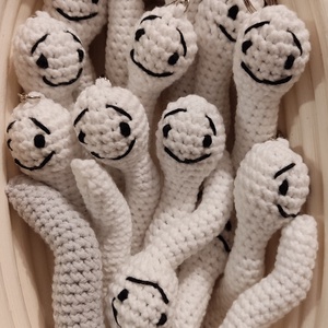 Kicsi horgolt kopasz kukac  - játék & sport - plüssállat & játékfigura - más figura - Meska.hu