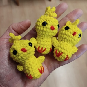 Kicsi horgolt csibe - ünnepi díszek, dekorációk - húsvéti díszek és dekorációk - húsvéti tojás, hímestojás - Meska.hu