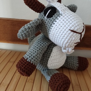 Horgolt kecske ajtókitámasztó - otthon & életmód - dekoráció - ajtó- és ablak dekoráció - ablakdísz - Meska.hu