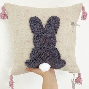 Tavaszi nyuszis díszpárna  - ünnepi díszek, dekorációk - húsvéti díszek és dekorációk - húsvéti abrosz, terítő - Meska.hu