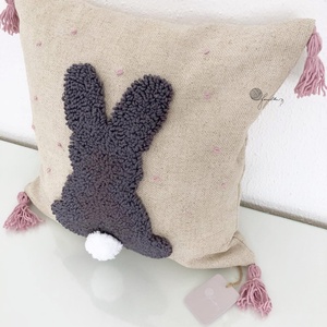 Tavaszi nyuszis díszpárna  - ünnepi díszek, dekorációk - húsvéti díszek és dekorációk - húsvéti abrosz, terítő - Meska.hu