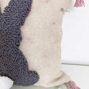 Tavaszi nyuszis díszpárna  - ünnepi díszek, dekorációk - húsvéti díszek és dekorációk - húsvéti abrosz, terítő - Meska.hu