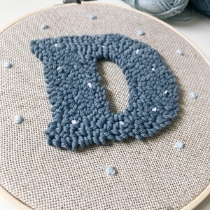 Személyre szabott D feliratú fonalkép - baba - mama - babaszoba dekoráció - babaszoba kép - Meska.hu