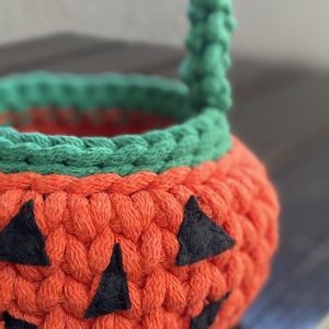 Horgolt kosár - Trick or treat - otthon & életmód - tárolás & rendszerezés - tárolókosár - Meska.hu