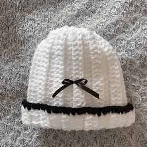 Horgolt masnis beanie sapka  - ruha & divat - sál, sapka, kendő - sapka - Meska.hu