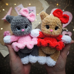 Horgolt Karácsonyi plüss amigurumi cicák több színben, Játék & Sport, Plüssállat & Játékfigura, Cica, Horgolás, MESKA