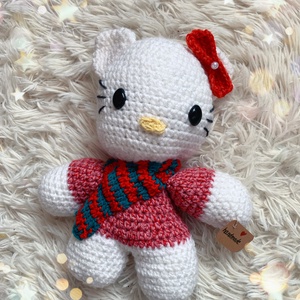 Karácsonyi Hello Kitty nagy méretű horgolt plüss játék, Játék & Sport, Plüssállat & Játékfigura, Cica, Horgolás, Varrás, MESKA