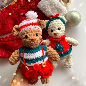 Karácsonyi horgolt plüss macik ruhában - játék & sport - plüssállat & játékfigura - maci - Meska.hu