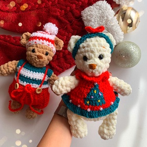 Karácsonyi horgolt plüss macik ruhában, Játék & Sport, Plüssállat & Játékfigura, Maci, Hímzés, Horgolás, MESKA