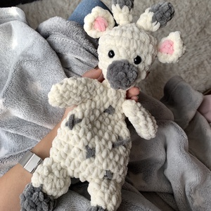 Horgolt fehér plüss zsiráf alvóka szundipajti - játék & sport - plüssállat & játékfigura - zsiráf - Meska.hu