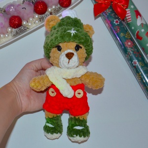 Horgolt karácsonyi maci plüss téli ruhában - játék & sport - plüssállat & játékfigura - maci - Meska.hu