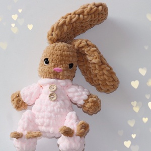 Horgolt pizsamás nyuszi plüss alvóka , Játék & Sport, Plüssállat & Játékfigura, Nyuszi, Horgolás, MESKA