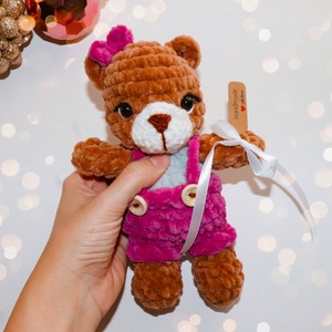 Horgolt kislány maci plüss ruhában, Játék & Sport, Plüssállat & Játékfigura, Maci, Horgolás, MESKA