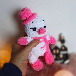 Horgolt kalapos rózsaszín hóember plüss - karácsony - mikulás - mikulás ajándékok - Meska.hu