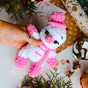Horgolt kalapos rózsaszín hóember plüss - karácsony - mikulás - mikulás ajándékok - Meska.hu