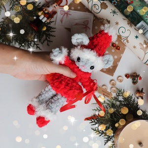 Horgolt karácsonyi mikulás egér plüss, Játék & Sport, Plüssállat & Játékfigura, Egér, Horgolás, MESKA