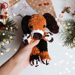 Horgolt foltos kiskutya plüss alvóka gyerekeknek - játék & sport - plüssállat & játékfigura - kutya - Meska.hu