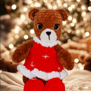 Horgolt karácsonyi maci plüss téli ruhában , Játék & Sport, Plüssállat & Játékfigura, Maci, Horgolás, MESKA