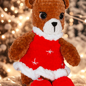 Horgolt karácsonyi maci plüss téli ruhában  - játék & sport - plüssállat & játékfigura - maci - Meska.hu