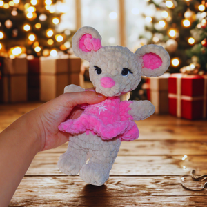 Horgolt téli ruhás egérke plüss, Játék & Sport, Plüssállat & Játékfigura, Egér, Horgolás, MESKA