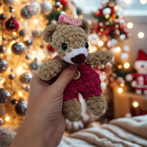 Horgolt kis maci alvóka plüss, Karácsony, Mikulás, Mikulás ajándékok, Horgolás, MESKA