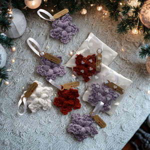 Horgolt hópehely karácsonyi díszek - karácsony - karácsonyi lakásdekoráció - karácsonyfadíszek - Meska.hu
