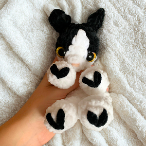 Horgolt aranyos cica plüss alvóka gyerekeknek - Meska.hu