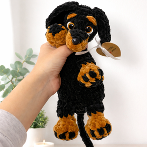 Horgolt kiskutya tacskó alvóka gyerekeknek, Játék & Sport, Plüssállat & Játékfigura, Kutya, Horgolás, MESKA