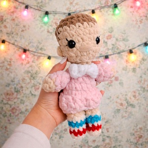 Horgolt Tizi (Eleven) inspirálta plüss baba - Meska.hu