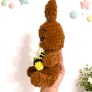 Horgolt húsvéti nyuszi plüss méhecskével és szívvel - játék & sport - plüssállat & játékfigura - nyuszi - Meska.hu