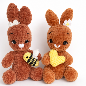 Horgolt húsvéti nyuszi plüss méhecskével és szívvel - Meska.hu